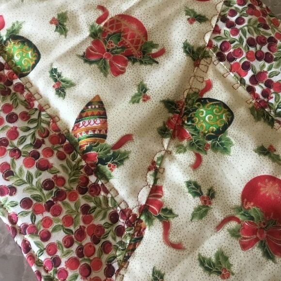 NWT Hand Crafted and Quilted Reversible  Holiday Runner - Picture 4 of 13